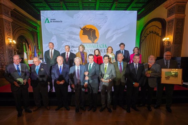 Curro Romero, Morante, Miura y Fernando Savater reciben el 'I Premio Andalucía de la Tauromaquia'