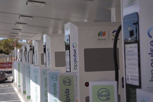 Iberdrola y bp pulse se alían con Power Electronics para el suministro de cargadores ultrarrápidos