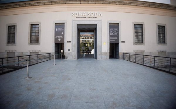 El Reina Sofía estará meses sin parte de la mediación cultural del museo por un error en una licitación