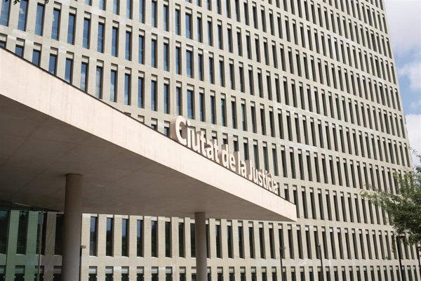 Los padres de la niña que se suicidó en 2021 demandan por responsabilidad civil a su colegio de Barcelona