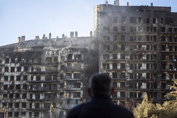 Ana Rosa Quintana se pone hoy al frente TardeAR para abordar la última hora marcada por el incendio en Valencia