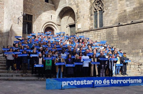 Entidades catalanas y periodistas como Jordi Évole piden retirar la acusación de terrorismo a Tsunami