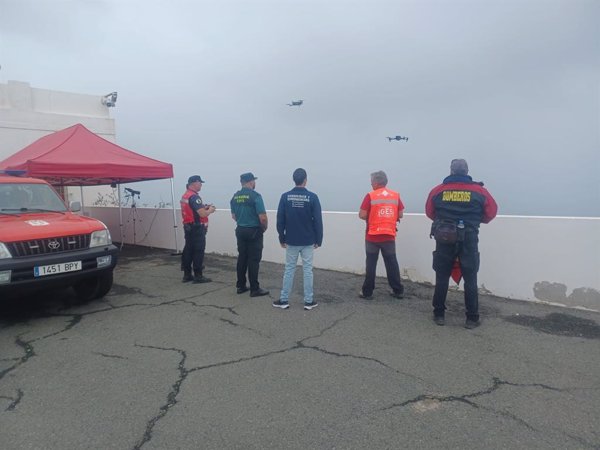 Continúa la búsqueda de los dos menores desaparecidos el viernes en la costa de El Confital (Gran Canaria)