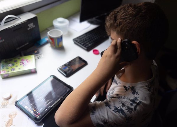Adolescencia Libre de Móviles pide a expertos del Gobierno elevar hasta los 16 años la edad de acceso a redes sociales