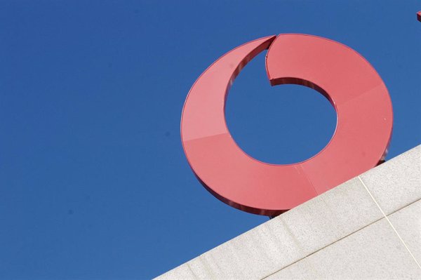 Competencia del Reino Unido investigará en profundidad la fusión entre Vodafone y Three