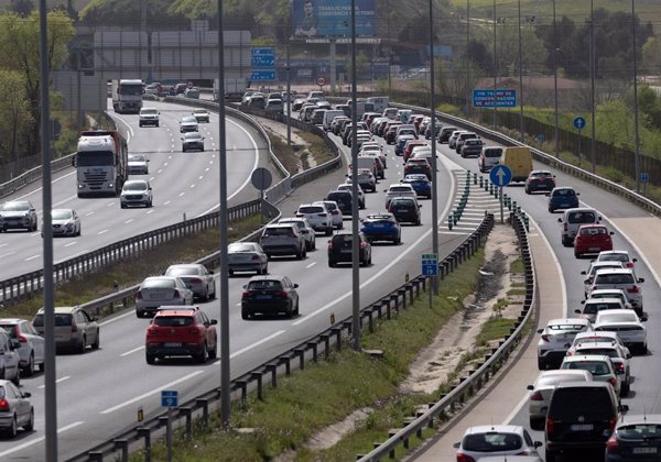 Accidentes en A Coruña, Pontevedra y Lleida y retenciones en la salida de Barcelona en la Operación Salida Semana Santa
