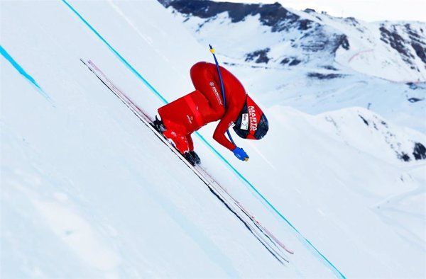 Marta Visa bate el récord de España de esquí de velocidad y lo deja en 214,617 km/h