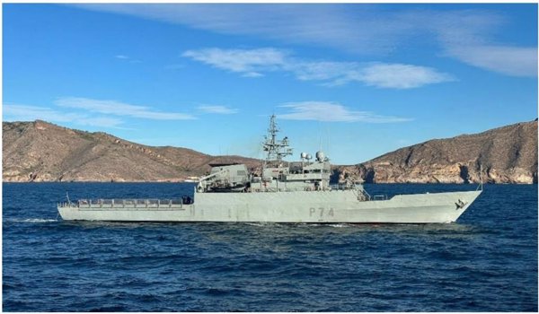 Dos patrulleros con base en Ferrol y Cádiz escoltan a tres buques y un petrolero rusos detectados en aguas españolas