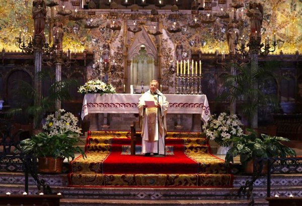 El obispo de Mallorca presidirá este jueves la misa de la Cena del Señor en la Catedral