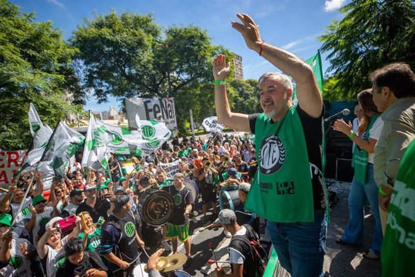 Los trabajadores públicos de Argentina convocan un paro el 3 de abril ante el despido de 70.000 personas