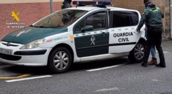 Un muerto y dos heridos por el choque frontal entre un coche y un camión entre Las Pedrosas y Erla (Zaragoza)