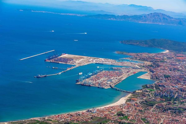 El temporal de viento provoca cancelaciones y retrasos en los ferries del Estrecho desde Algeciras y Tarifa