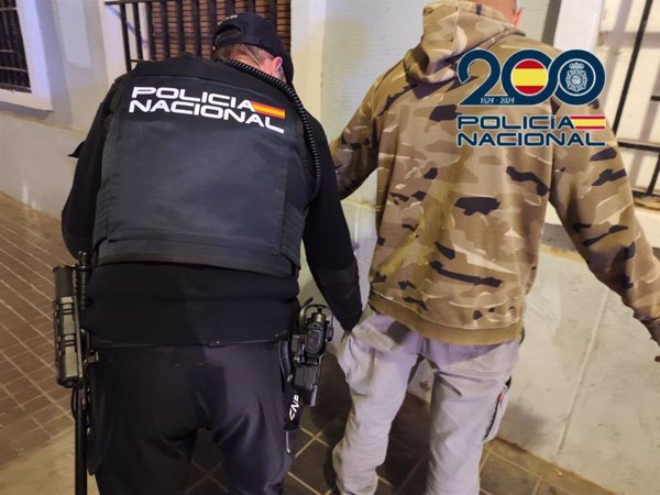 La Policía detiene a una persona y levanta 17 actas por armas y drogas en un operativo en Torrefiel (Valencia)