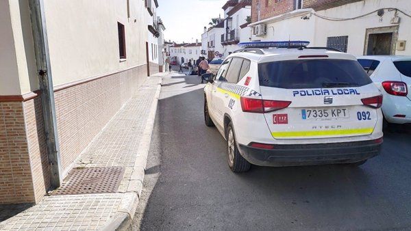 Detenido en Lebrija (Sevilla) por robar en coches, en un quiosco de la ONCE y en la piscina municipal