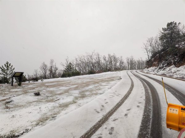 El temporal de nieve afecta a 34 carreteras, la mayoría en Asturias y Castilla y León