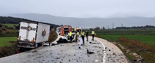 Fallecidos dos jóvenes de 22 y 30 años vecinos de Ágreda (Soria) en el choque entre un turismo y un camión