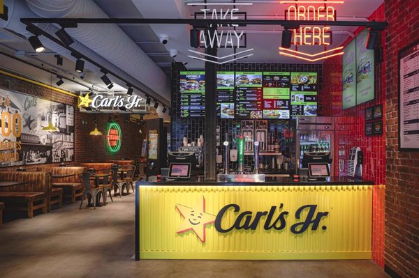 Carl's Jr acelera en España tras alcanzar los 45 restaurantes y se acerca al objetivo de 100 locales en 2026