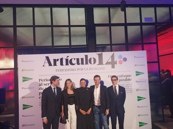 Pablo Casado reaparece en el lanzamiento de 'Artículo 14', el nuevo periódico de Pilar Gómez