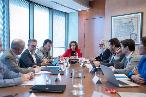Capella crea la Mesa de coordinación de los puertos de Cataluña para abordar 
