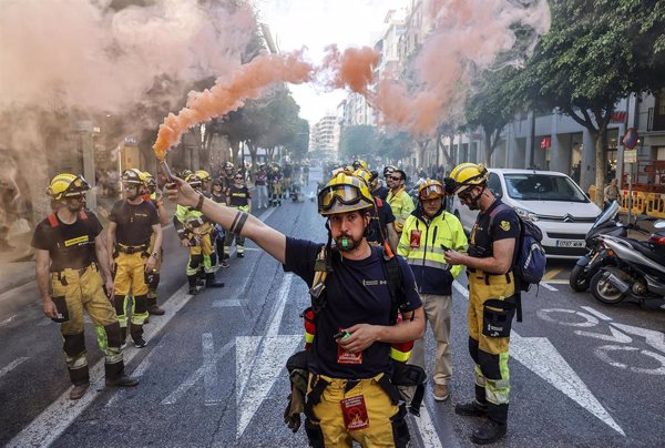 La Comunidad Valenciana dice que cubrirá todo el refuerzo de bomberos forestales este mes