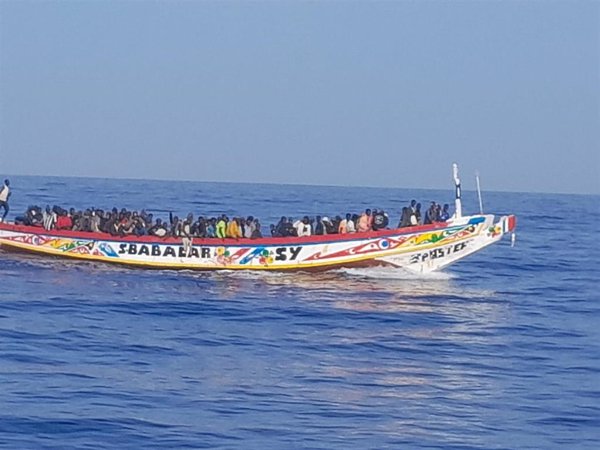 Interceptan un cayuco con 93 migrantes en aguas de Tenerife
