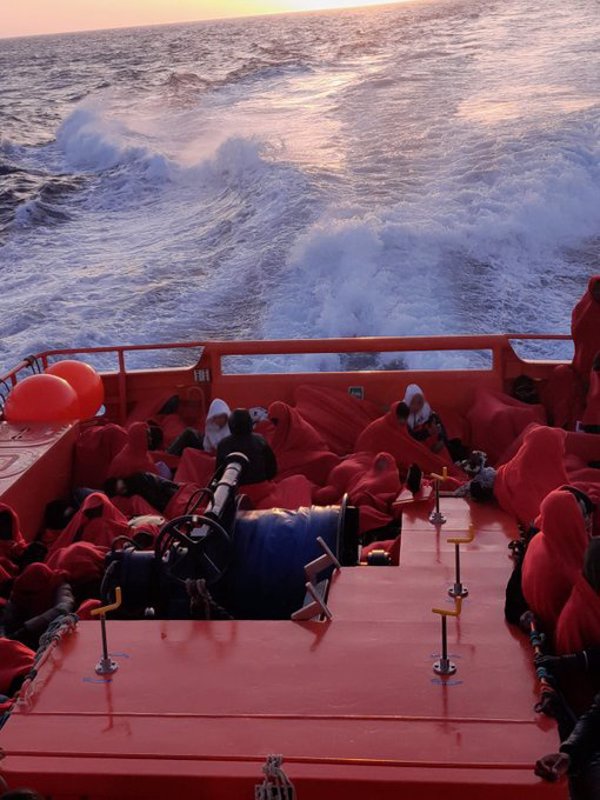 Rescatan a 161 migrantes a bordo de tres neumáticas en aguas de Lanzarote