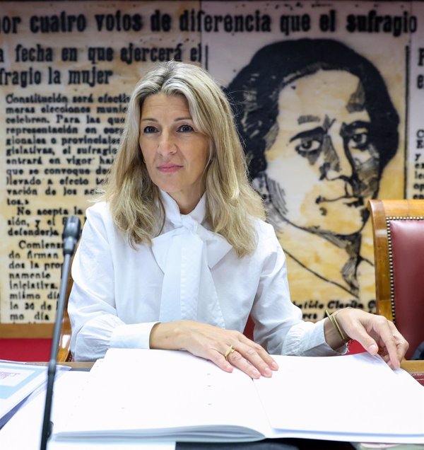 Yolanda Díaz loa a Pepe Viyuela por dejar la obra de Ramón Paso: 