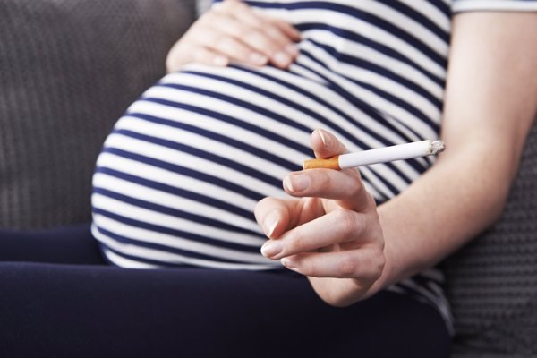 Los beneficios de dejar de fumar durante el embarazo superan los peligros de aumentar de peso