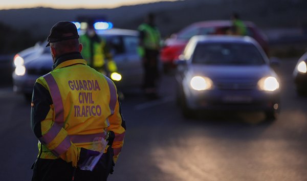 Un muerto y un herido al incendiarse su furgoneta tras chocar con máquinas de obra en Torredonjimeno (Jaén)