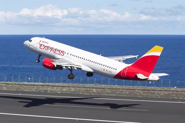 Iberia Express ofrece descuentos de hasta el 30% en sus destinos de verano fuera de la temporada alta