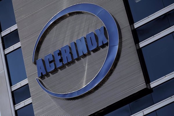 Acerinox reduce un 61% su beneficio a marzo, hasta los 53 millones, pero recorta su deuda