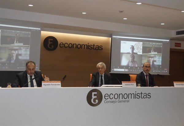 Las familias con rentas medias destinan un tercio de sus ingresos al pago de impuestos, según los economistas