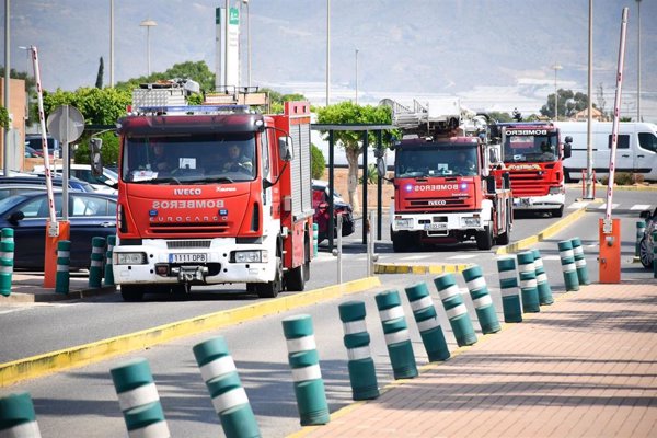 Fallecen dos mujeres tras el choque entre un turismo, que ha ardido, y una furgoneta en El Ejido (Almería)