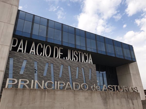 Piden 5 años y medio de prisión para un acusado de abusar sexualmente de una de las hijas de su pareja en Gijón