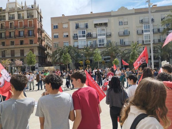 Estudiantes de ESO protestan contra ley de 'libertad educativa' valenciana: 
