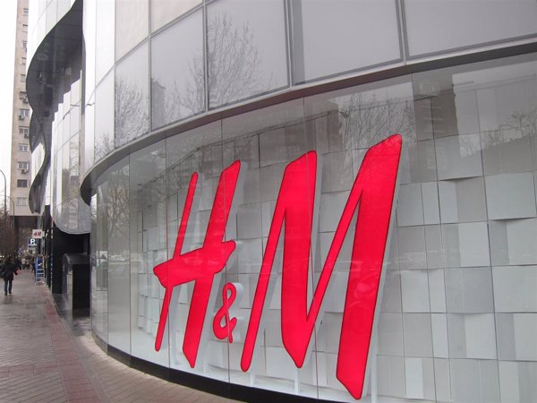 Más de cien trabajadoras de Atención al Cliente de H&M inician una huelga indefinida, según CGT