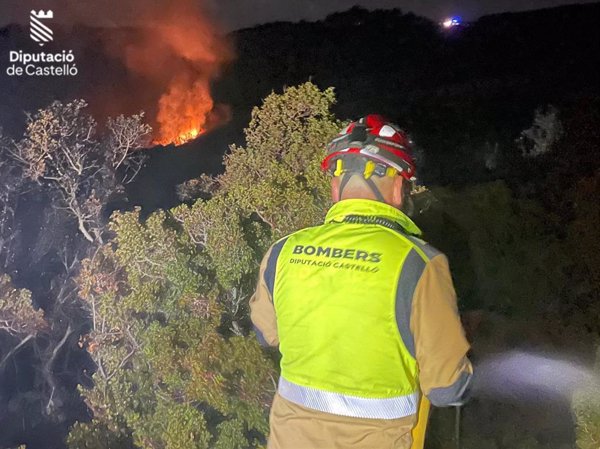 Controlado el incendio forestal de Cabanes (Castellón) tras quemar 62,7 hectáreas de matorral y pinar