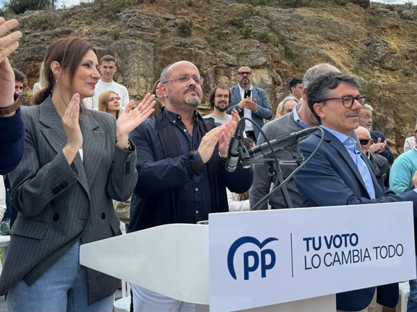 Fernández (PP) pide tirar a Sánchez y Puigdemont 