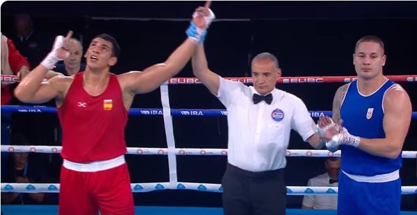 El boxeador español Ayoub Ghadfa Drissi, campeón de Europa del peso superpesado