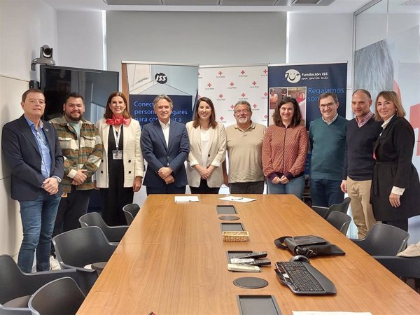 La Fundación ISS 'Una Sonrisa Más' y Cruz Roja Española se unen para empoderar a mujeres víctimas de género en España