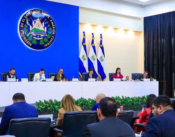 El Congreso de El Salvador agiliza cambios para reformar la Constitución
