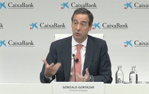 Gortázar (CaixaBank) avisa de que el impuesto a la banca 
