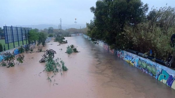 Ecologistas alertan de un vertido de aguas fecales en Gavà (Barcelona) tras las lluvias del lunes