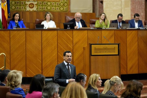 Moreno advierte a PSOE en su 145 aniversario sobre 