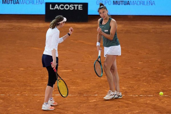 Las españolas Sorribes y Bucsa llegan a la final de dobles en Madrid