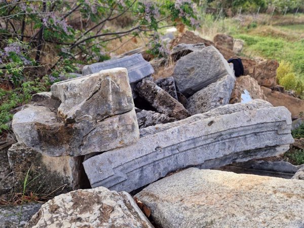 Descubren nuevos restos del antiguo monumento a Sorolla en el depósito de FGV en Sant Isidre (Valencia)