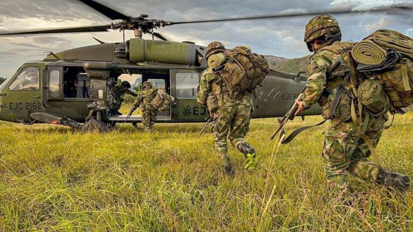Tres militares muertos en combates con la guerrilla en Colombia