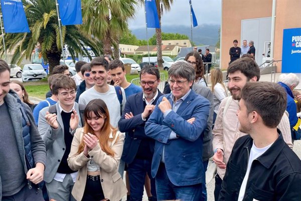 Puigdemont llama al voto joven y asegura que preparará Cataluña para el futuro