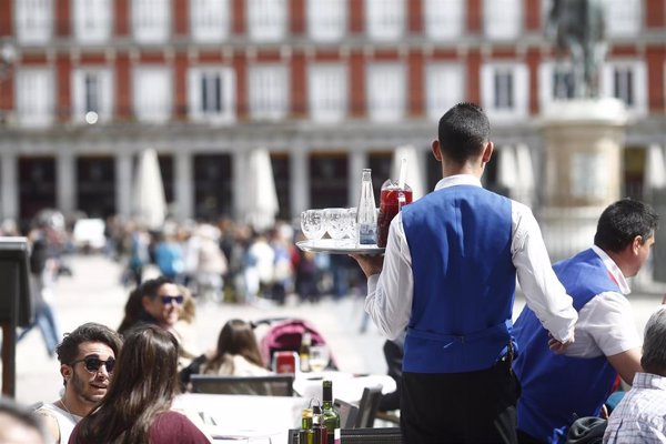 El PMI de servicios de España aceleró en abril a máximos de casi un año