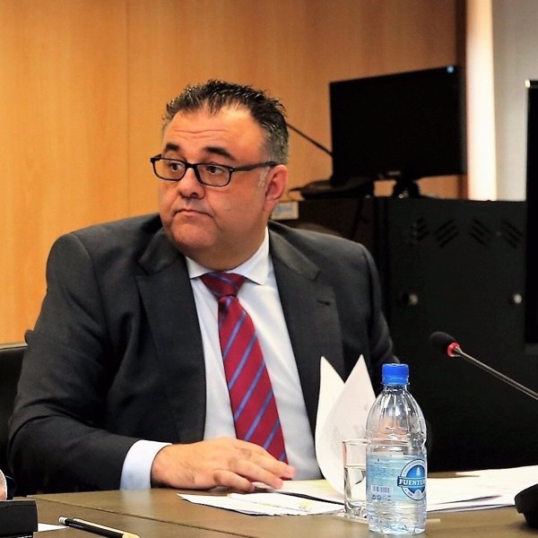 Fiscalía Europea cita por el 'caso mascarillas' al exdirector canario de Salud, que se acoge a su derecho a no declarar